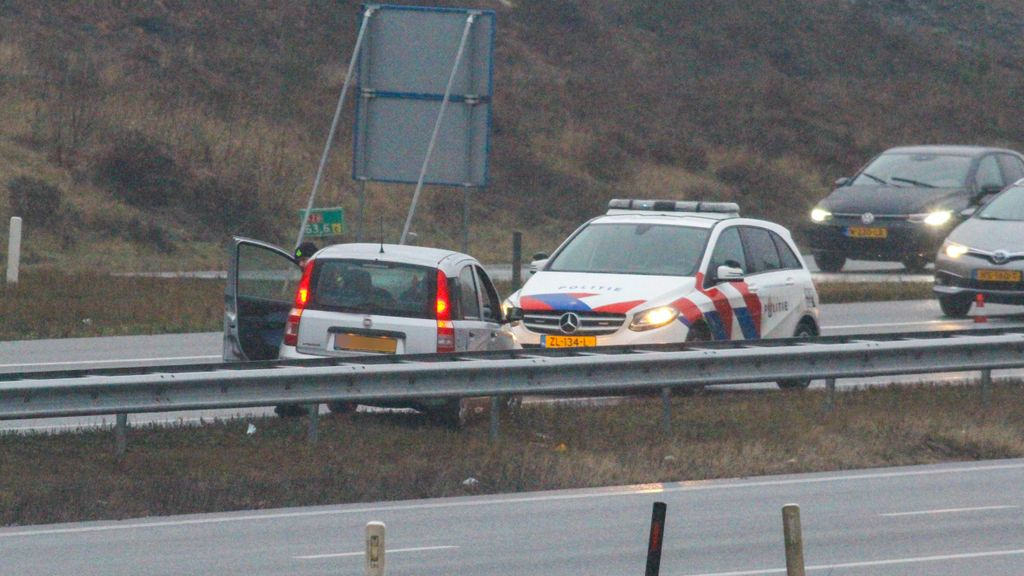 Foto: Meerdere ongelukken door gladheid op de A28