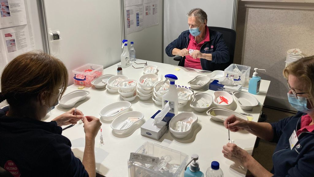 Foto: Gemiddeld 1400 boosterprikken per dag in Harderwijk