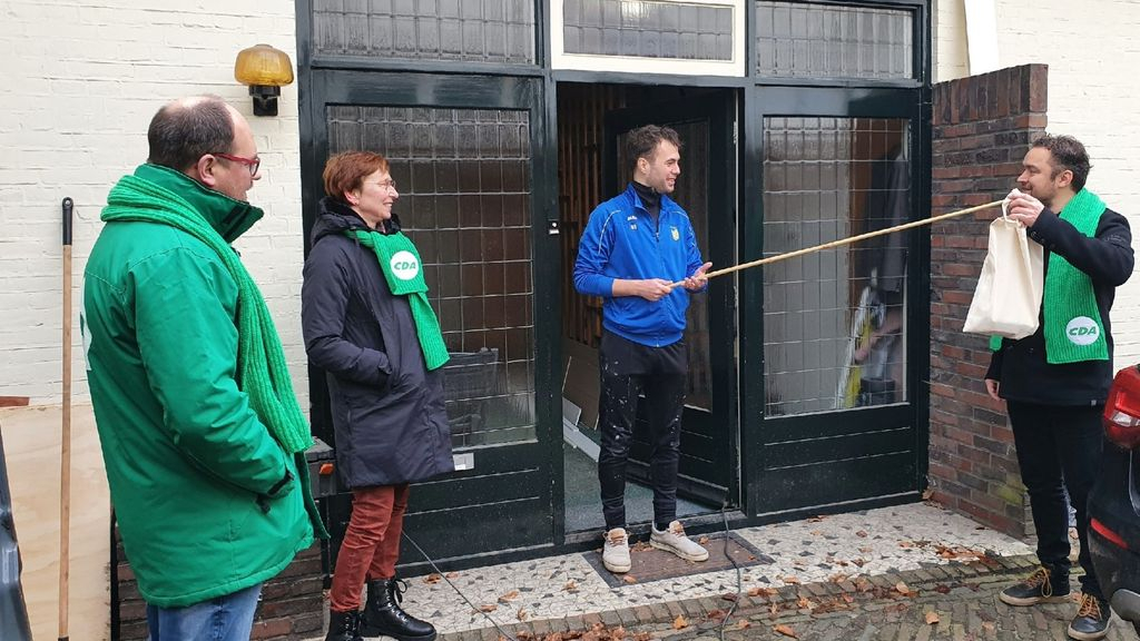Foto: CDA stelt survivalkit samen voor lijsttrekkers