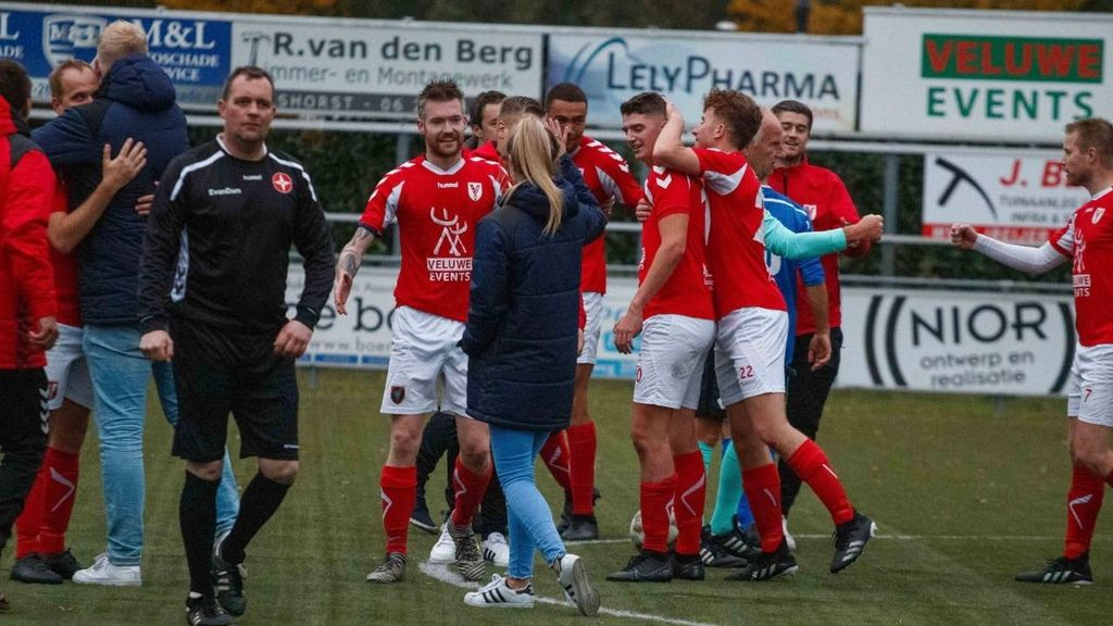 Foto: Trainer vv Hulshorst: 'Spelers nemen hun verantwoordelijkheid na corona-uitbraak'