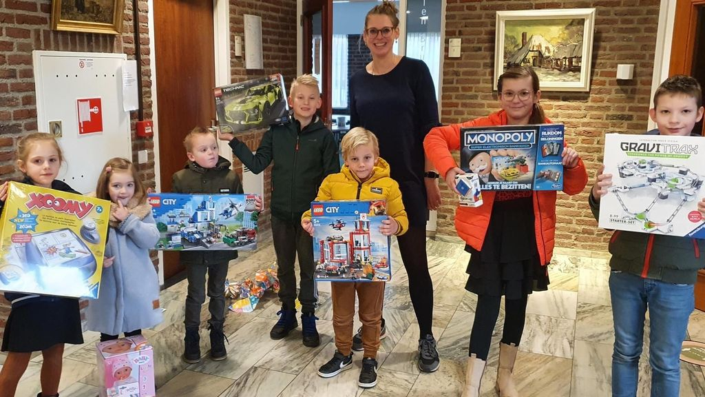 Foto: Acht kinderen winnen kleurplatenwedstrijd 'Nunspeet 50 jaar'