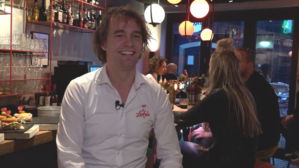 Foto: Bier vloeit door inzamelingsactie weer in Café de Liefde