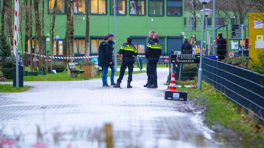 Foto: Weer gaat het mis bij azc, buurt is incidenten beu