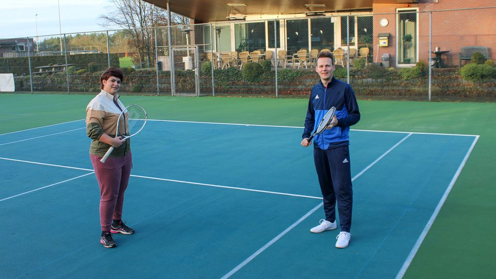Foto: ChristenUnie en SGP vinden elkaar op de tennisbaan
