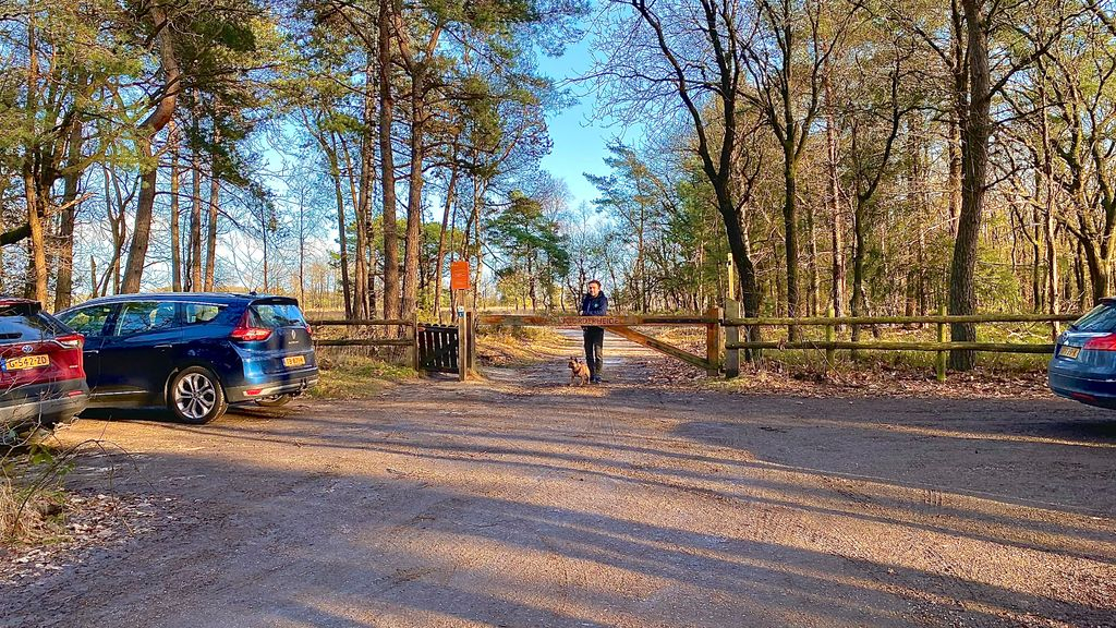 Foto: De parkeerplaatsen bij de Noorderheide blijven toch bestaan
