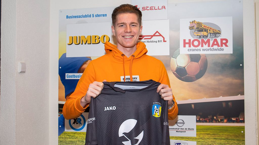 Foto: Melvin van de Beeten strijdt voor plek onder de lat