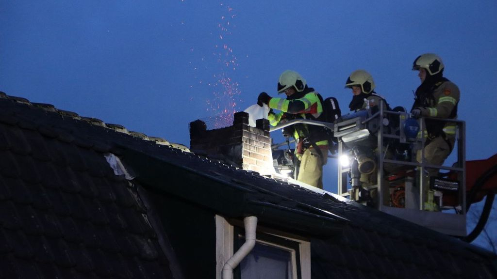 Foto: Schoorsteenbrand aan de Kastanjelaan in Nunspeet
