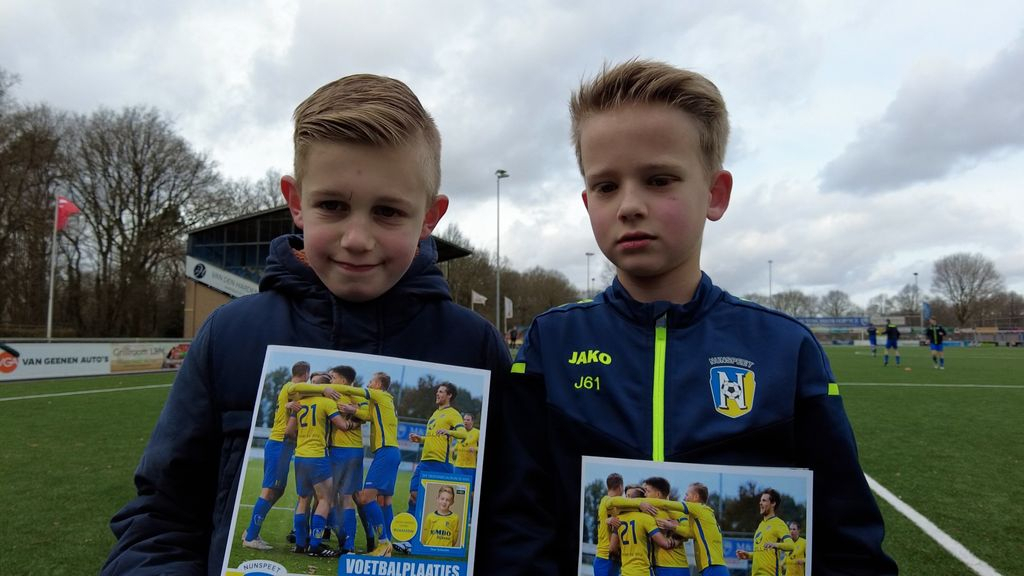 Foto: Zeshonderd stickers sparen voor een compleet gepersonaliseerd voetbalalbum