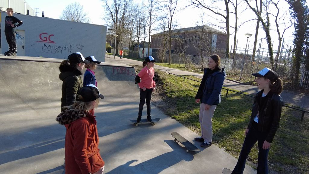 Foto: Vallen en opstaan bij skate-clinic voor de jeugd