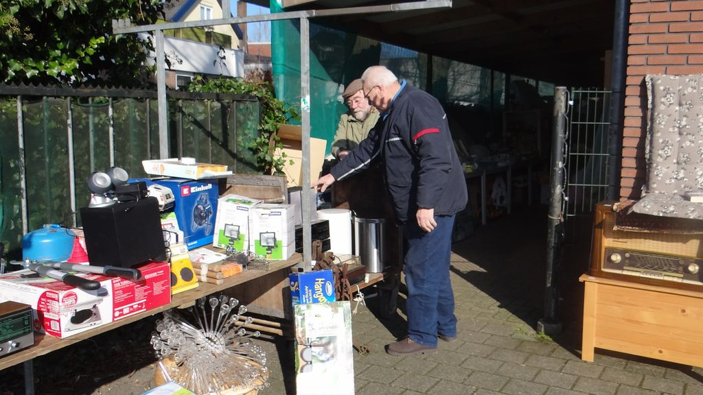 Foto: Extra rommelmarkt bij het Perron om ruimte te maken