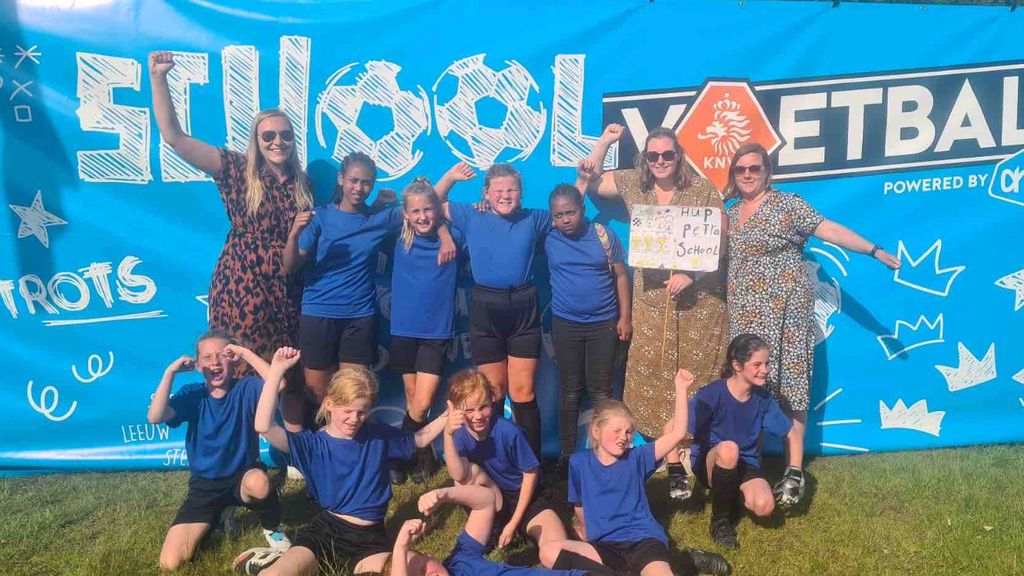 Foto: Meiden Petraschool nipt uitgeschakeld bij district finale schoolvoetbaltoernooi