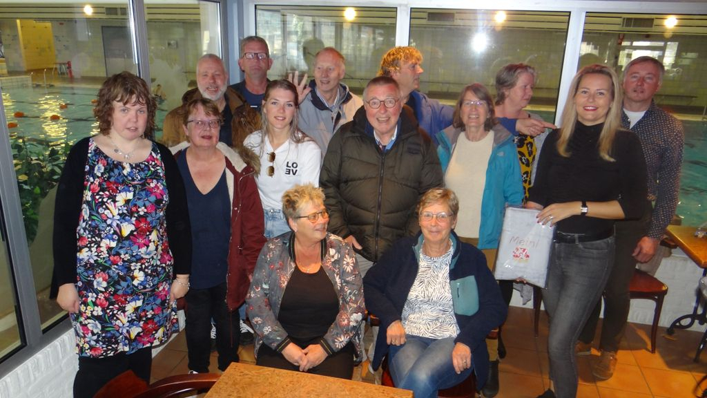 Foto: G-zwemmers verrast met gepersonaliseerde handdoek