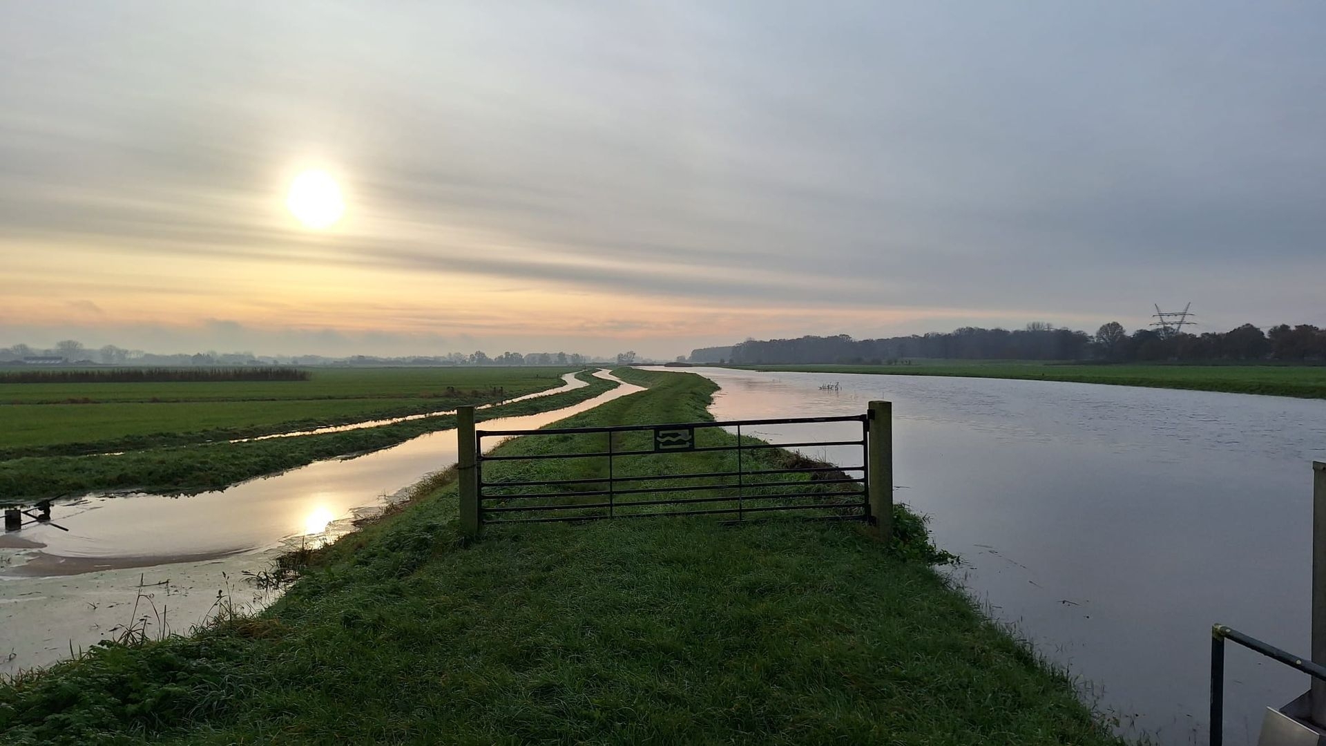 Foto: Situatie rond verhoogde waterstanden is onder controle