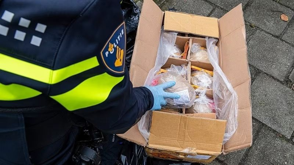 Foto: Zwaar illegaal vuurwerk aangetroffen in woning Nunspeet