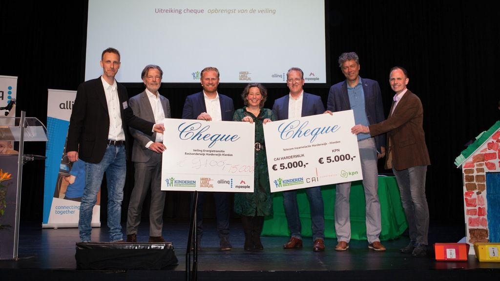 Foto: Bedrijfsleven brengt 25.000 euro bij elkaar voor energietransitie Harderwijkse basisscholen