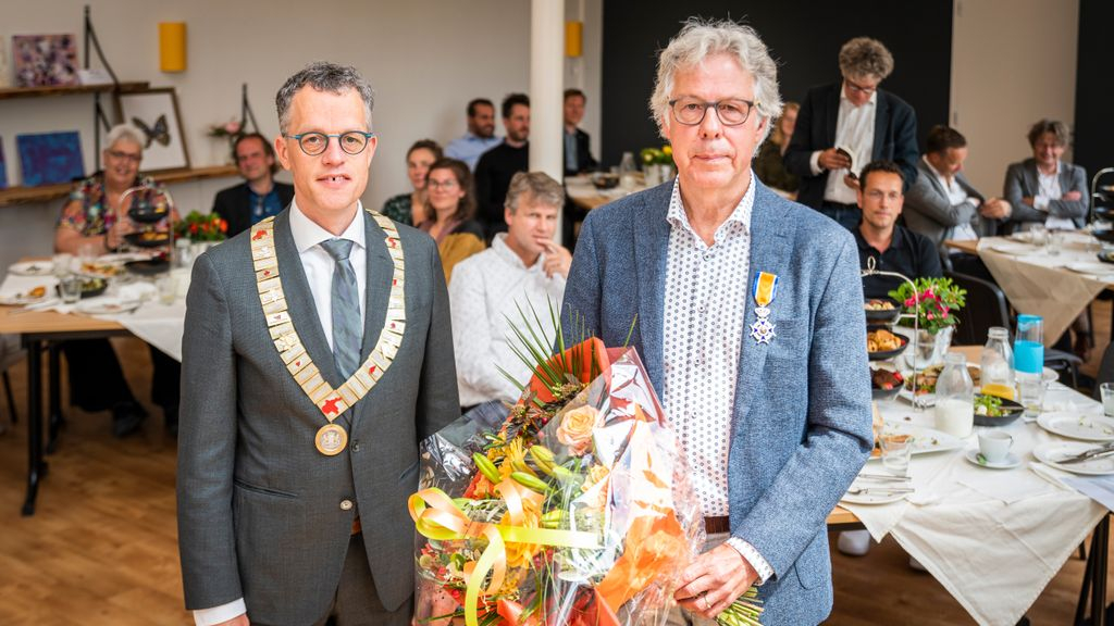 Foto: Koninklijke onderscheiding 'Ridder in de Orde van Oranje-Nassau' voor de heer Gerard G.C.M. de Jong