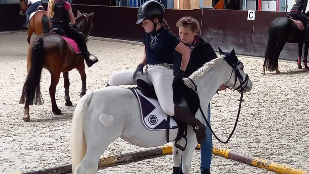 Foto: 75-jarig jubileum paarden- en ponyclub gevierd