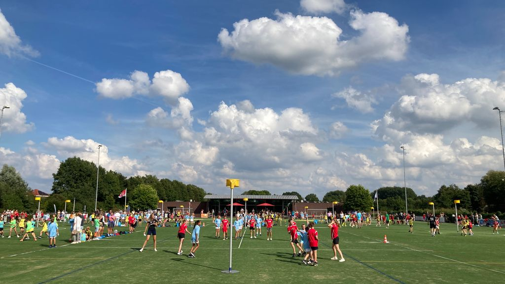 Foto: Veel actie tijdens schoolkorfbaltoernooi Hoevelaken