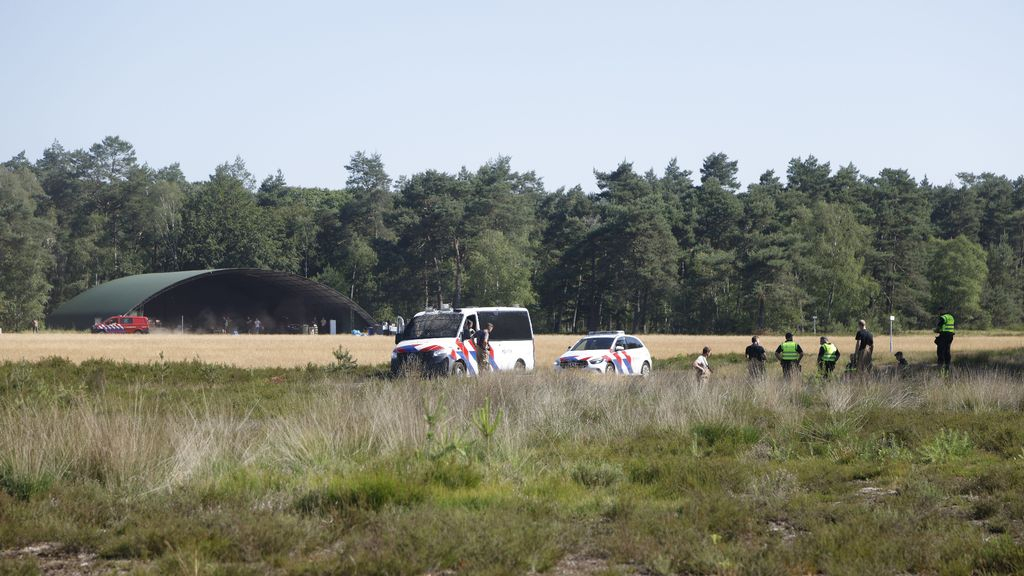 Foto: Groot illegaal feest op militair terrein