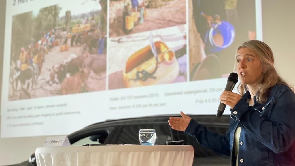 Foto: Lokale ondernemers komen samen voor watervoorzieningsproject in Ethiopië