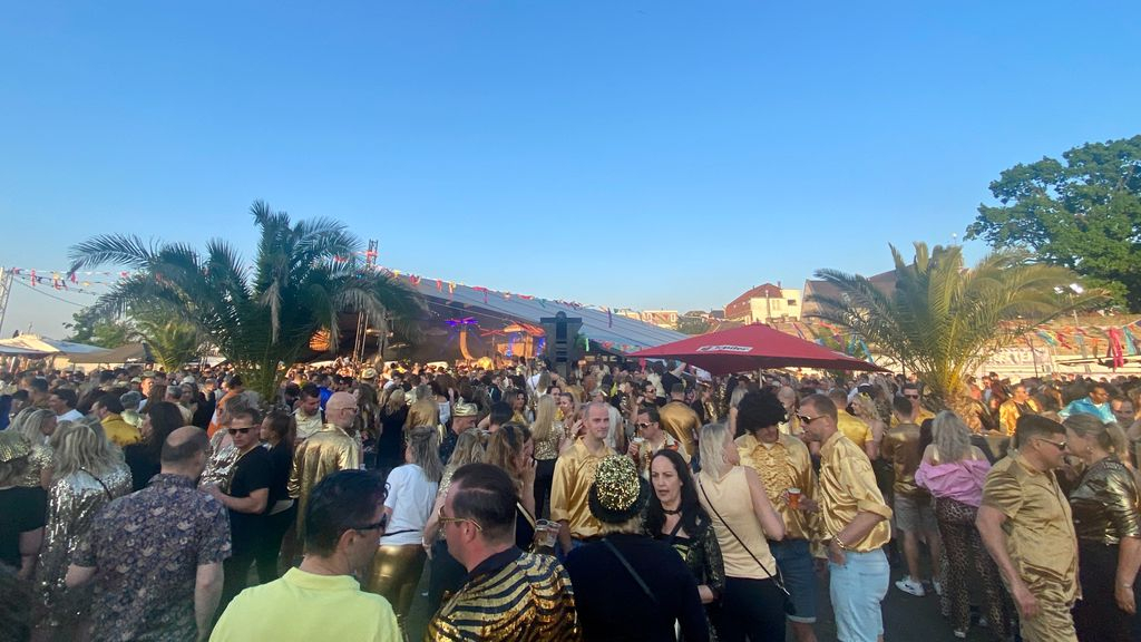 Foto: ‘The Beach House’ en ‘De Boulevard op Stelten’ brengen feest en gezelligheid naar Harderwijk