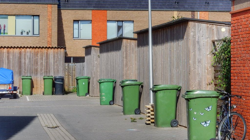 Foto: Kliko's op tijd aan de straat