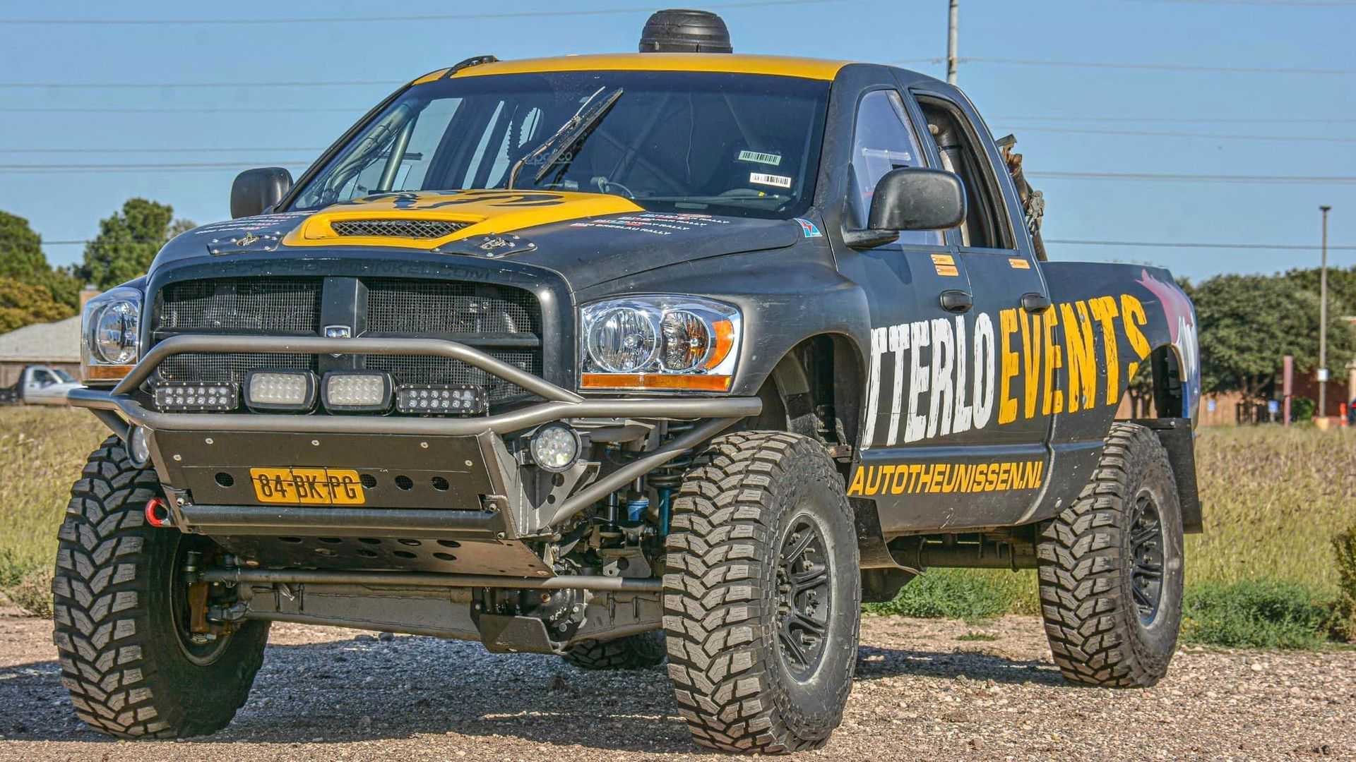 Foto: Nunspeter Edwin doet mee aan de Baja 1000 rally in Mexico