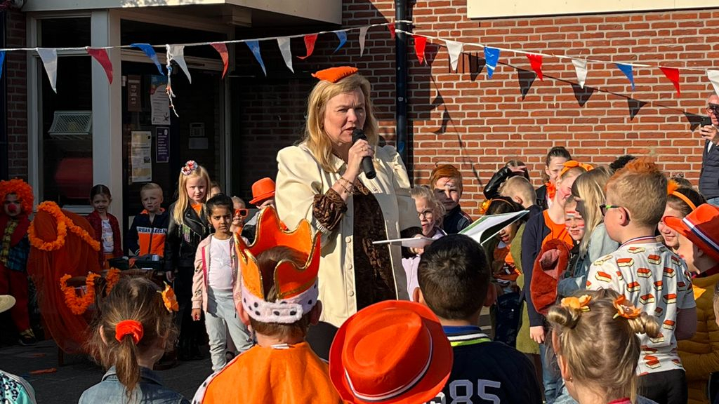 Foto: Juf Maaike neemt koninklijk afscheid