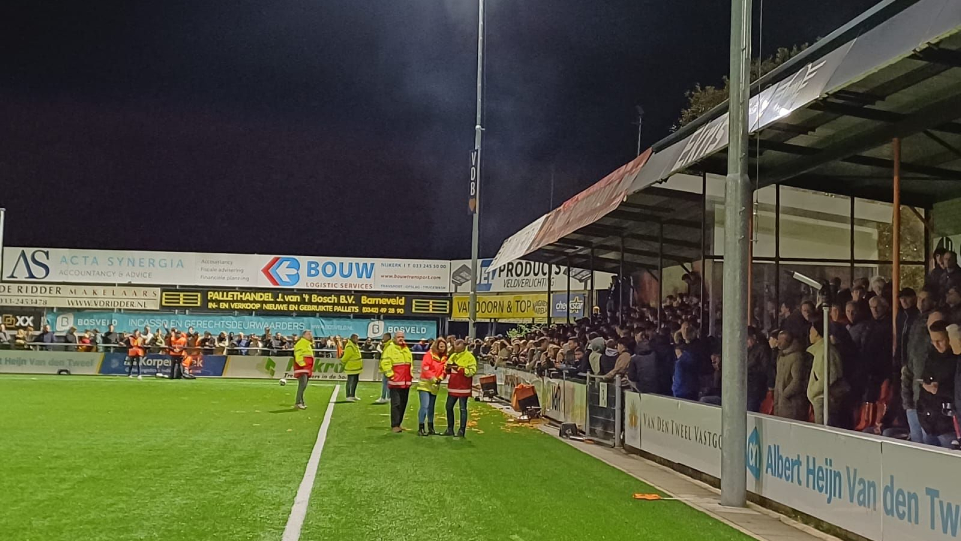 Foto: Rookbom legt wedstrijd Sparta Nijkerk - Fortuna Sittard stil