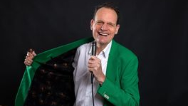Foto: Cabaretier Vincent Bijlo geeft eindejaarsconference in Nijkerk