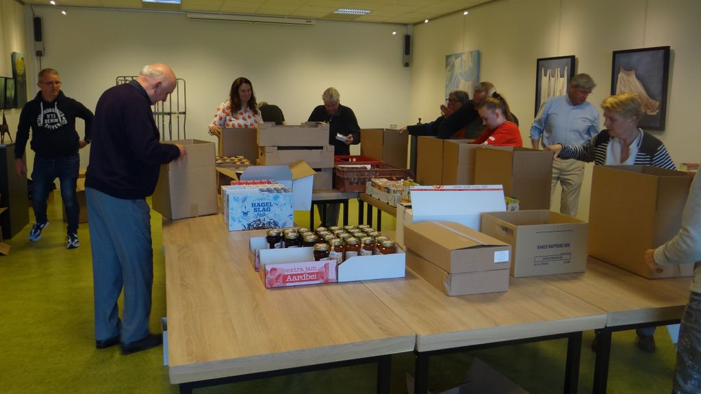 Foto: Rotary deelt Moederdagverwenpakketten aan Oekraïense vluchtelingen