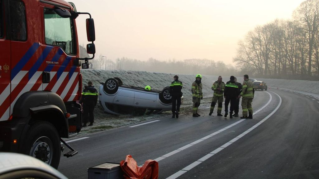 Foto: Vrouw en kinderen gewond bij ongeval door gladheid