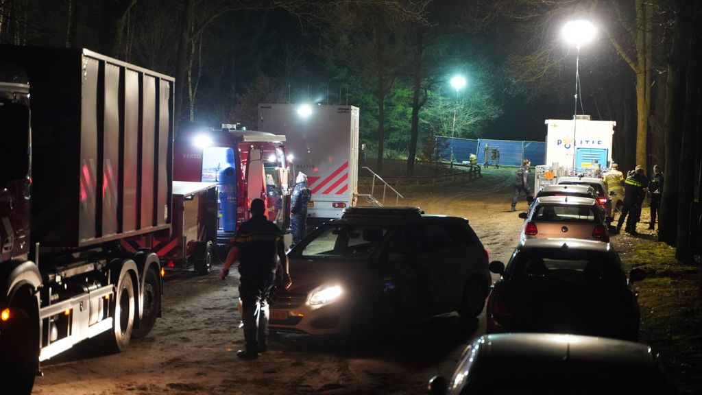 Foto: Lichaam in bos Voorthuizen werd gevonden in auto