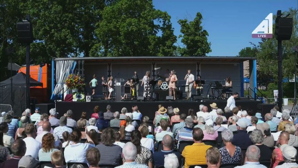 Foto: Openlucht kerkdienst Voorthuizen druk bezocht
