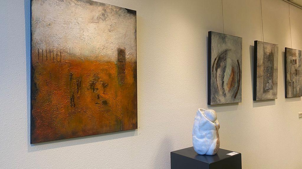 Foto: Nieuwe duo-expositie geopend in de Veluvine, “ik ben thuis”