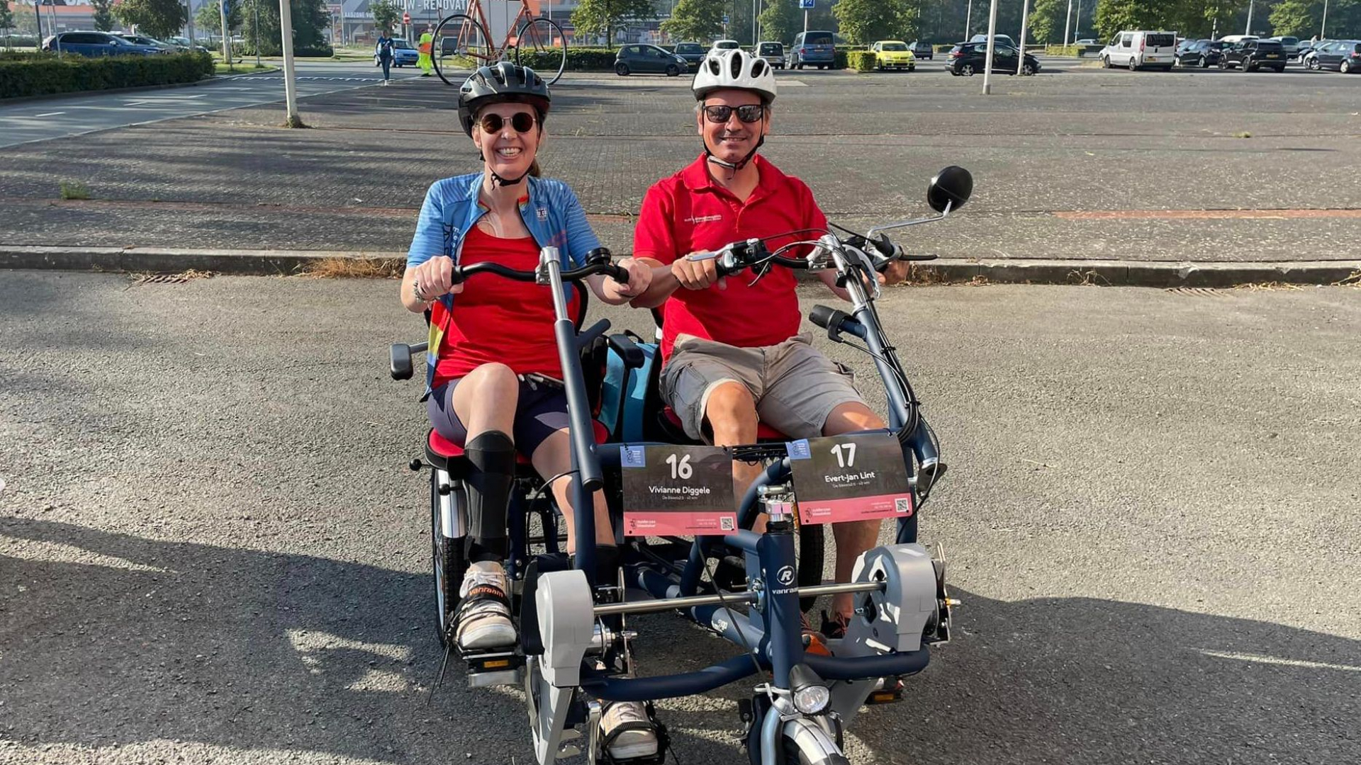 Foto: Vivianne uit Nunspeet haalt de finish van de Zuiderzeeklassieker