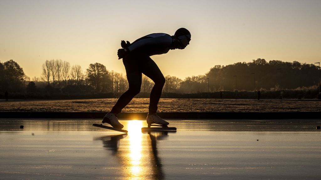Foto: IJsfanaten op scherp door vrieskou, schaatsenslijpers geven hun tips