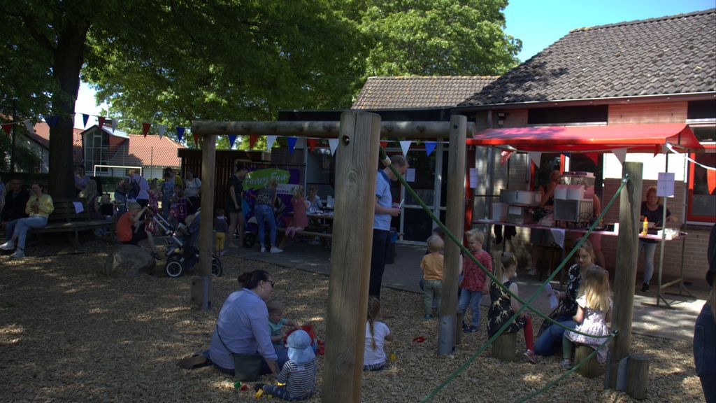 Foto: Drukbezochte Fancy Fair bij Prinses Beatrix basisschool