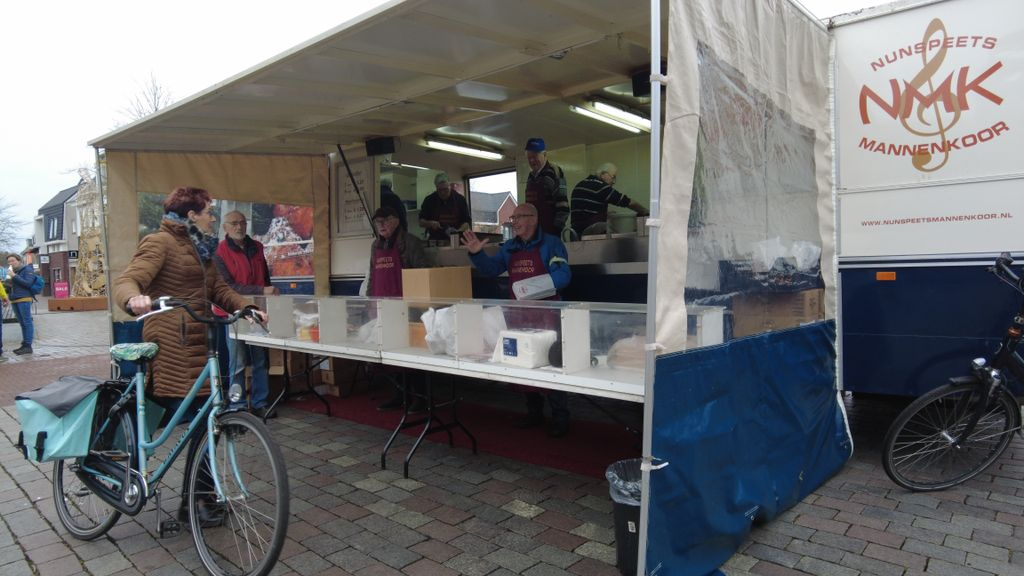 Foto: Oliebollenverkoop flink op gang