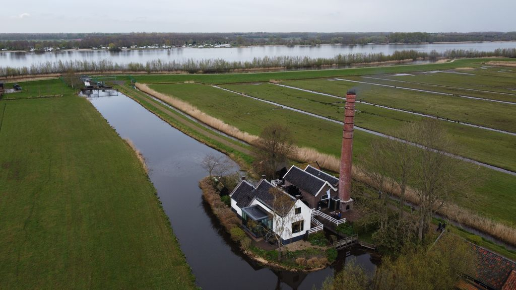 Foto: Putter Stoomgemaal heeft eindelijk weer een kroon op de schoorsteen
