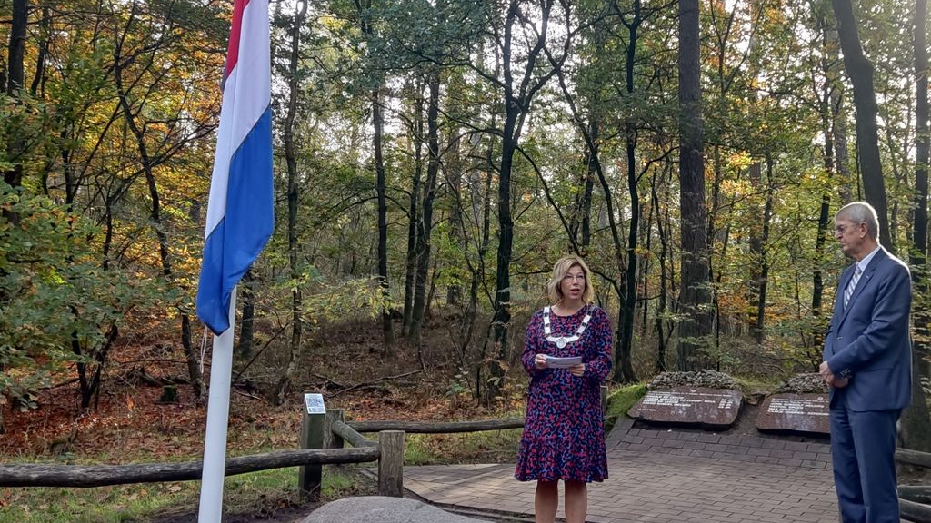 Foto: Herdenking voor omgekomenen Verscholen Dorp