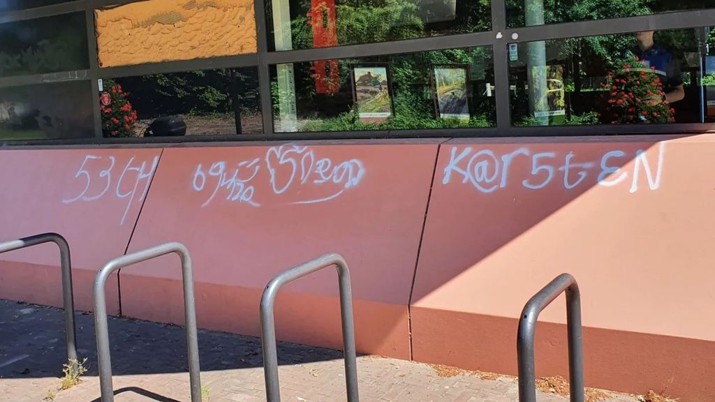 Foto: Graffiti gespoten bij Transferium en in speeltuin