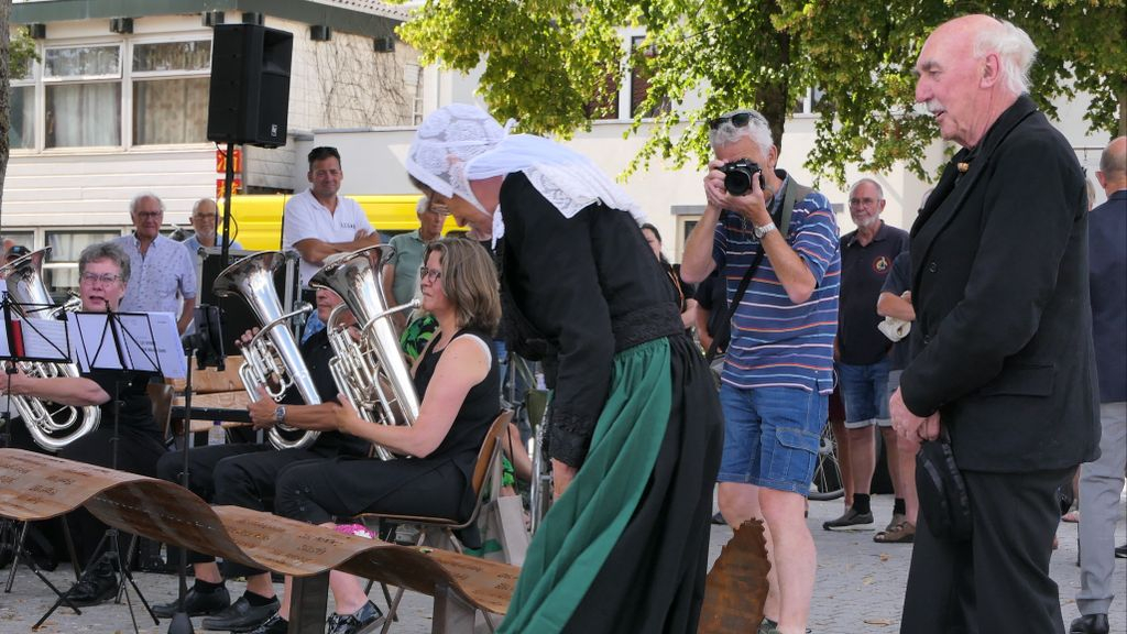 Foto: Stijlvolle onthulling nieuw Harderwijks Vissersmonument