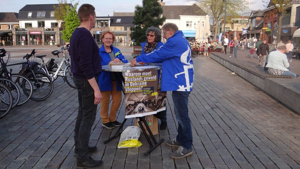 Foto: Protestkaarten voor Russische ambassadeur