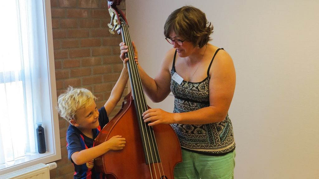Foto: Veel belangstelling voor Open Dag Muziekschool Barneveld en Muziekgezelschap De Harmonie