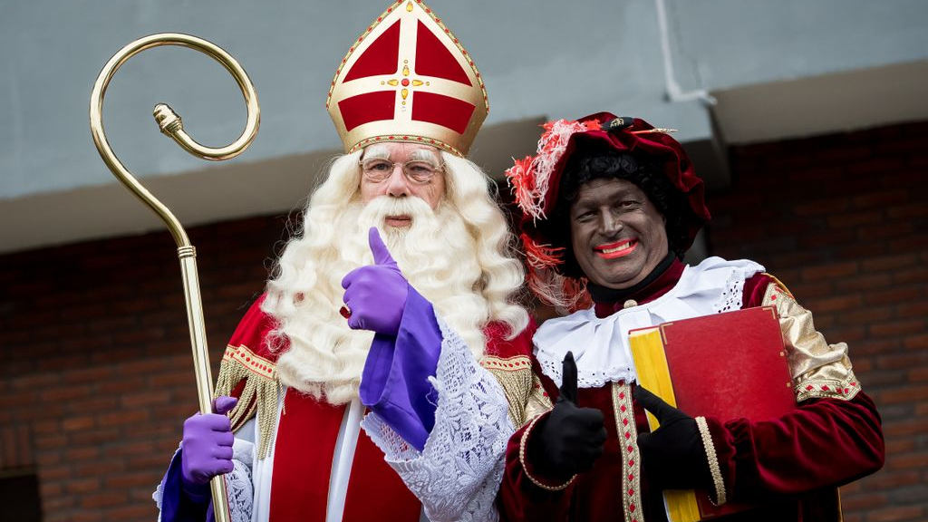 Foto: Zwarte Piet moet terugkomen in Harderwijk, zegt deze politicus
