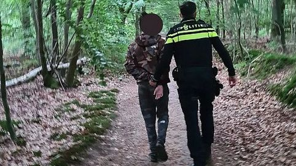 Foto: Gewapende man (22) opgepakt in bos
