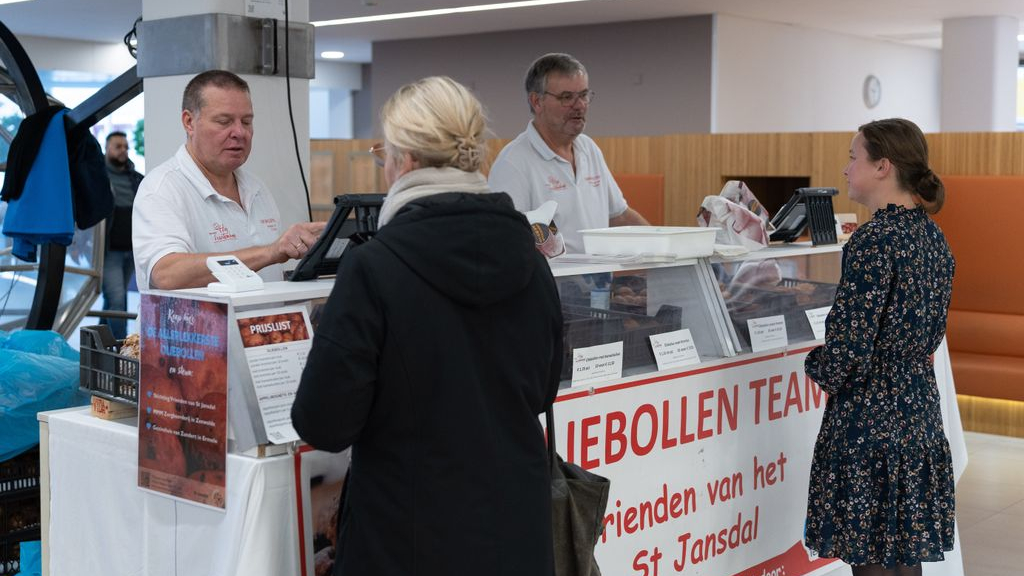 Foto: Oliebollenverkoop in St Jansdal keert terug