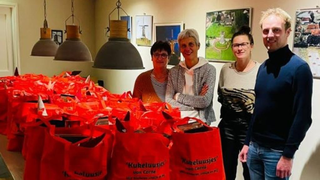 Foto: Tafelronde Nunspeet steunt Stichting Kukeluusjes van Corné bij Decemberactie