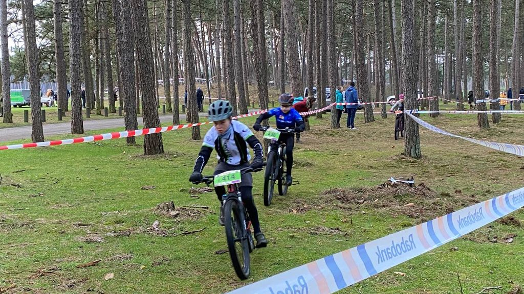 Foto: Derde Veluwse MTB competitie van start bij de Zandenplas